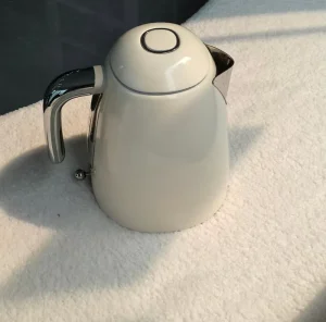 European Standard Italian Retro Metal Electric Kettle 800W Tea Brewing with 7 Temperature Settings for Home Use