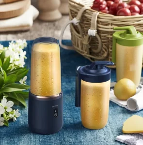 Portable Electric Juicer Machine Mini Blender Cup Bottle for Travel Kitchen Fresh Fruit Smoothie Vegetable Juice Juicer Daily